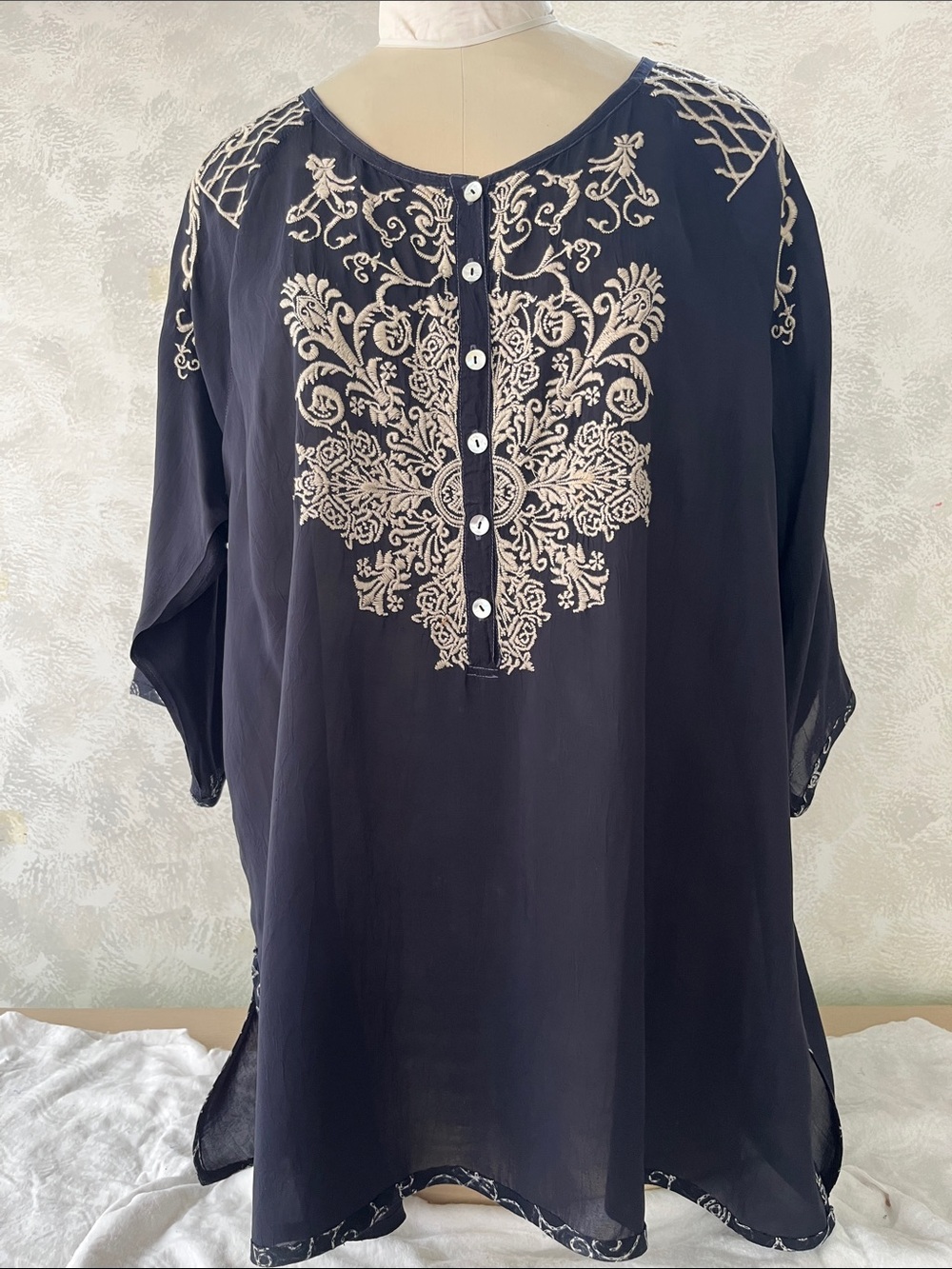 Johnny Was navy rayon tunic with raglan sleeve size 2X